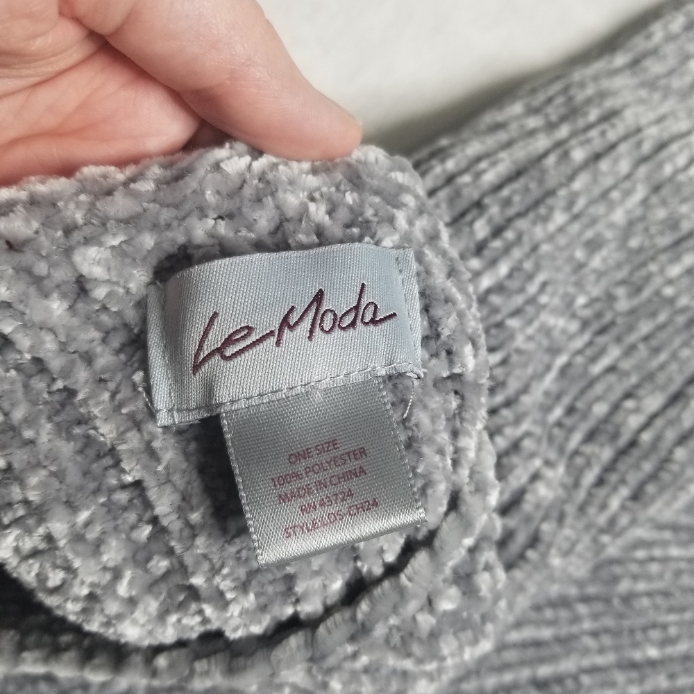 Le Moda Chenille Poncho - Picture 2 of 3